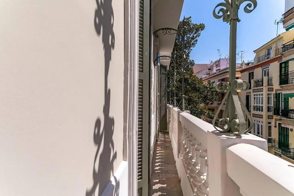 Chic Apartment In The Heart Of Malaga By Rems 0*,