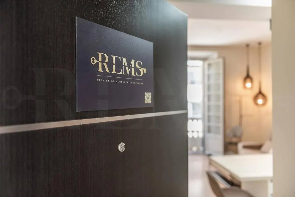 Chic Apartment In The Heart Of Malaga By Rems